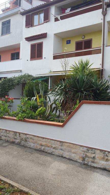 Apartment Meridiana ロヴィニ エクステリア 写真