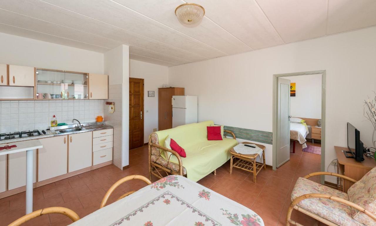 Apartment Meridiana ロヴィニ エクステリア 写真
